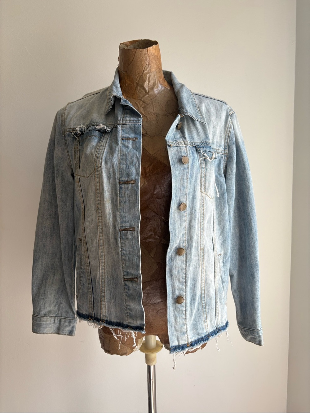 Velvet Heart Light Wash Distressed Denim Jacket Raw Hem Size M